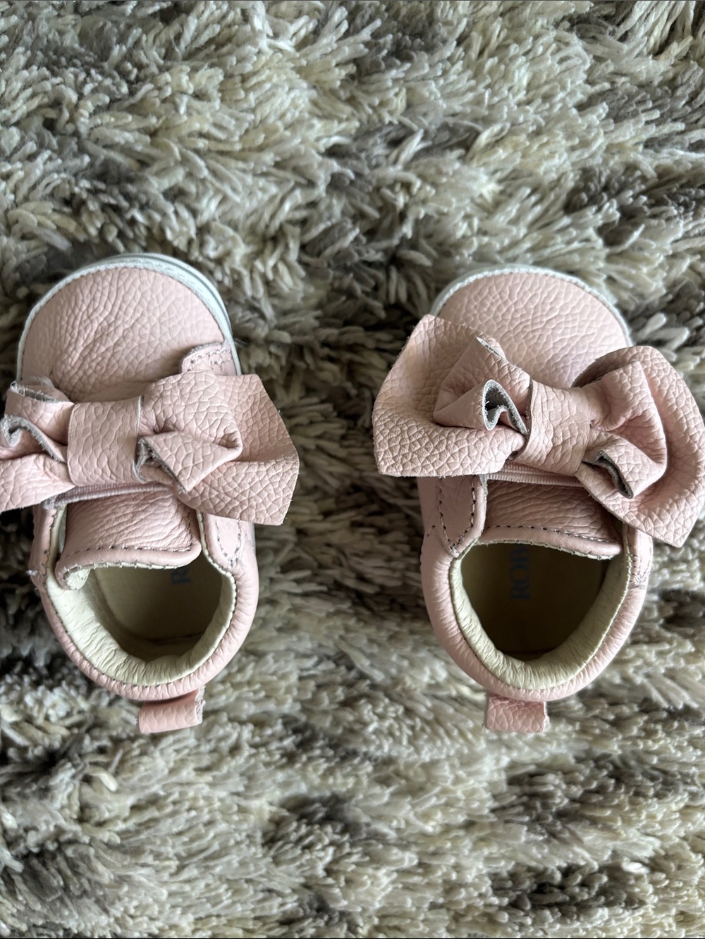 Robeez Pink Bow Leather-Textured Baby Walkers